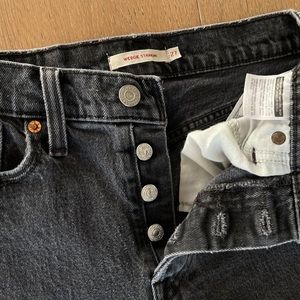 Wedgie Straight Levi's (Size 27)